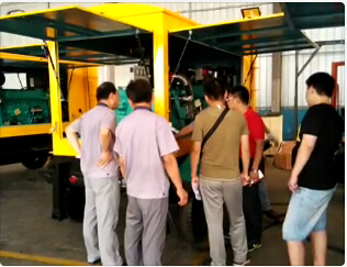 香蕉视频破解版污技术团队与工厂工作人员讨论产品 香蕉视频破解版污技术团队与工厂工作人员讨论产品