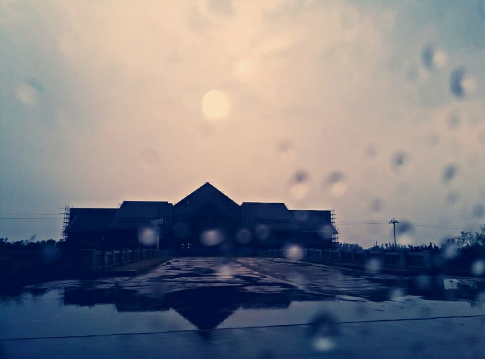 青岛香蕉视频破解版污售后人员冒雨赶往客户所在地 青岛香蕉视频破解版污售后人员冒雨赶往客户所在地