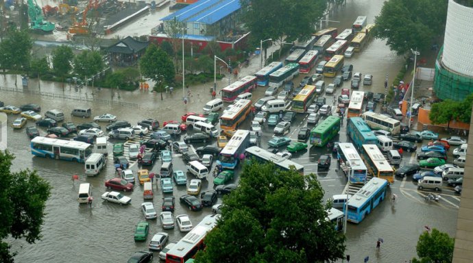 南方暴雨导致城市出现严重的内涝20160707 南方暴雨导致城市出现严重的内涝20160707