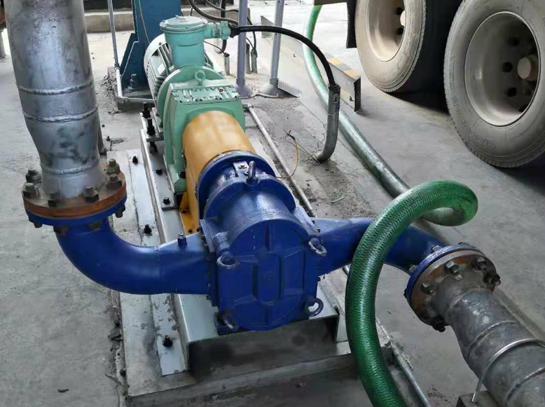 香蕉视频破解版污石脑油卸车香蕉短视频看黄网站中景拍摄