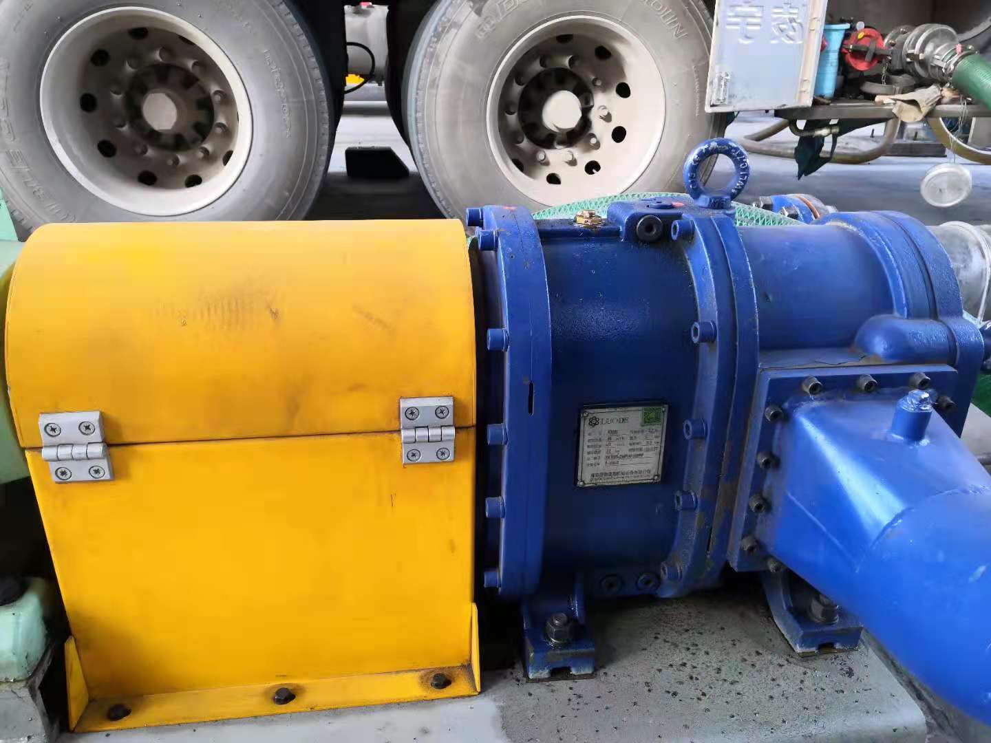 香蕉视频破解版污石脑油卸车泵近景